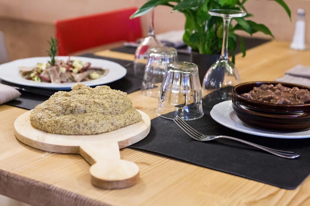 Hotel Restaurant La Barme Конье Экстерьер фото