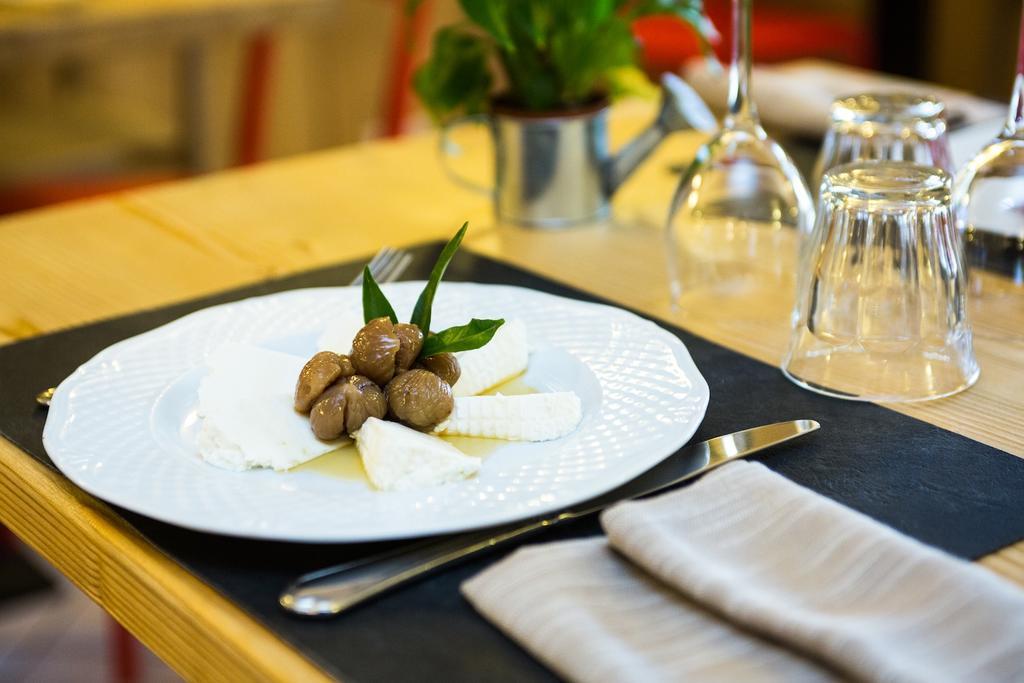 Hotel Restaurant La Barme Конье Экстерьер фото