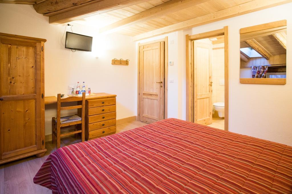 Hotel Restaurant La Barme Конье Экстерьер фото
