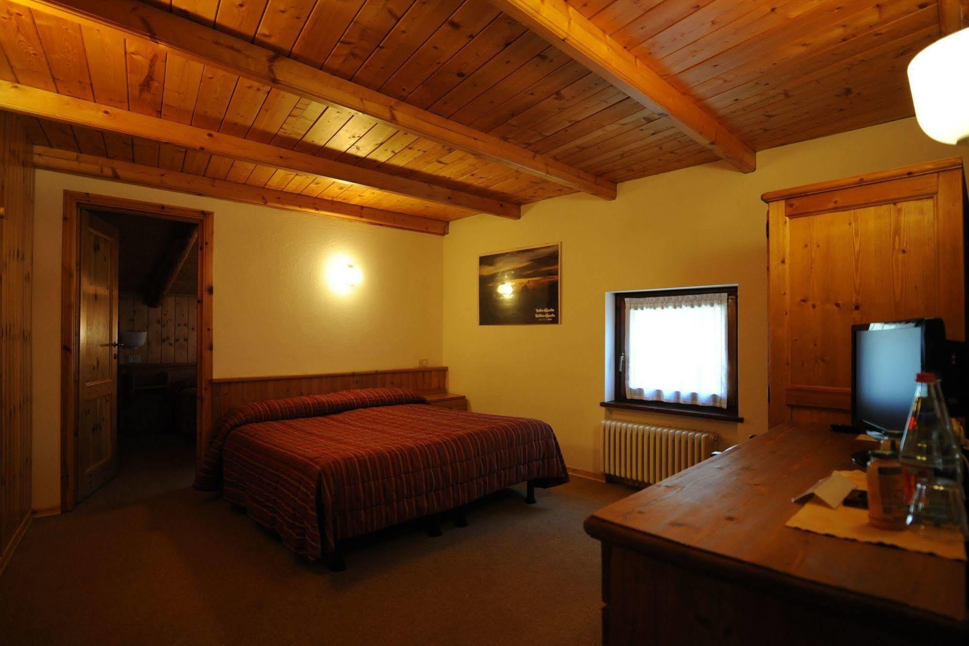 Hotel Restaurant La Barme Конье Экстерьер фото