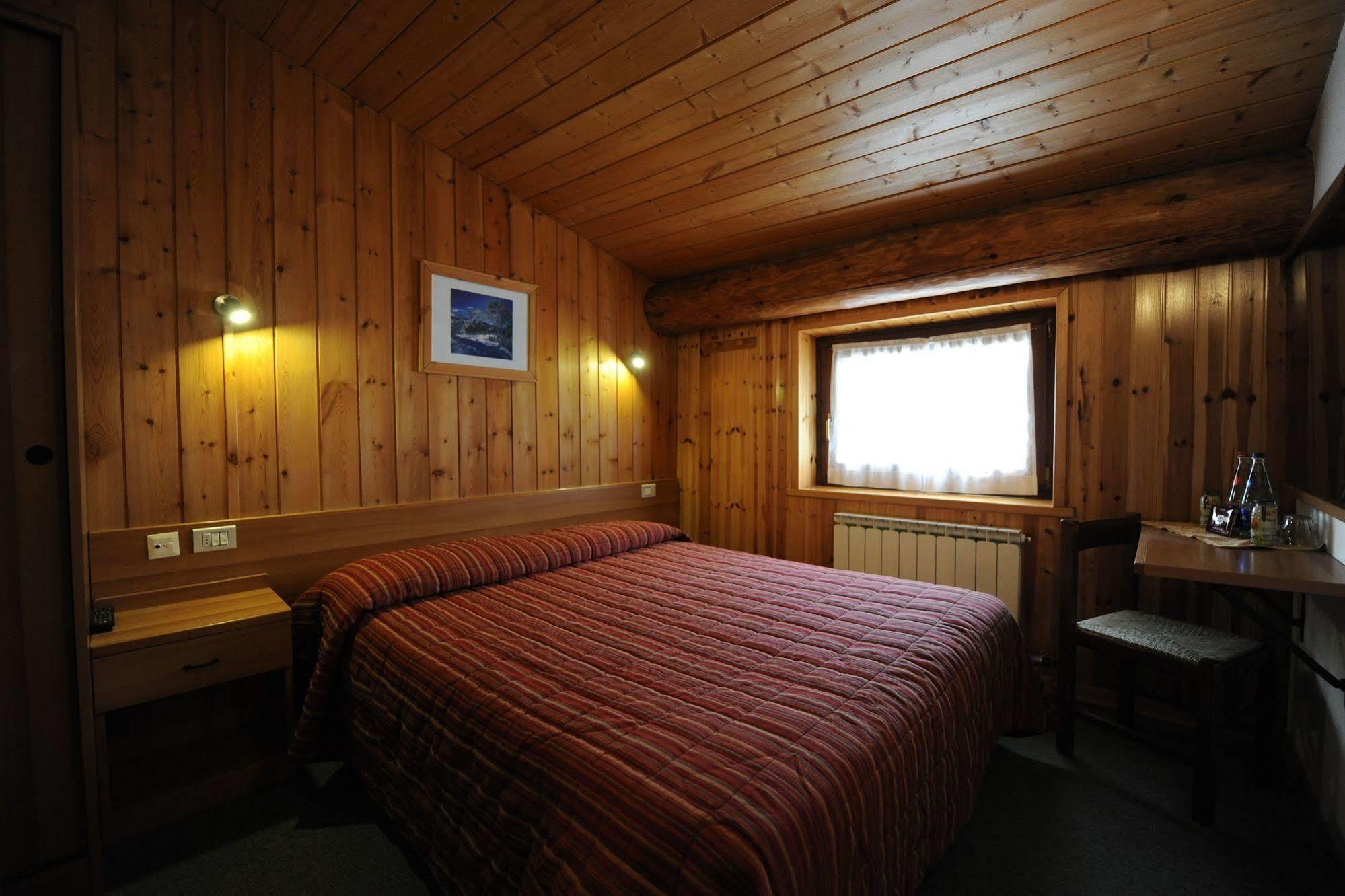 Hotel Restaurant La Barme Конье Экстерьер фото
